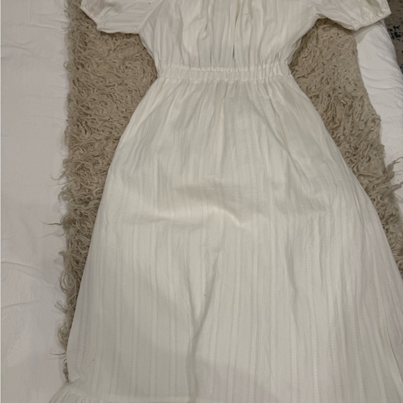 Sabo Skirt White Off-Shoulder Maxi Dress - Picture 4 of 6